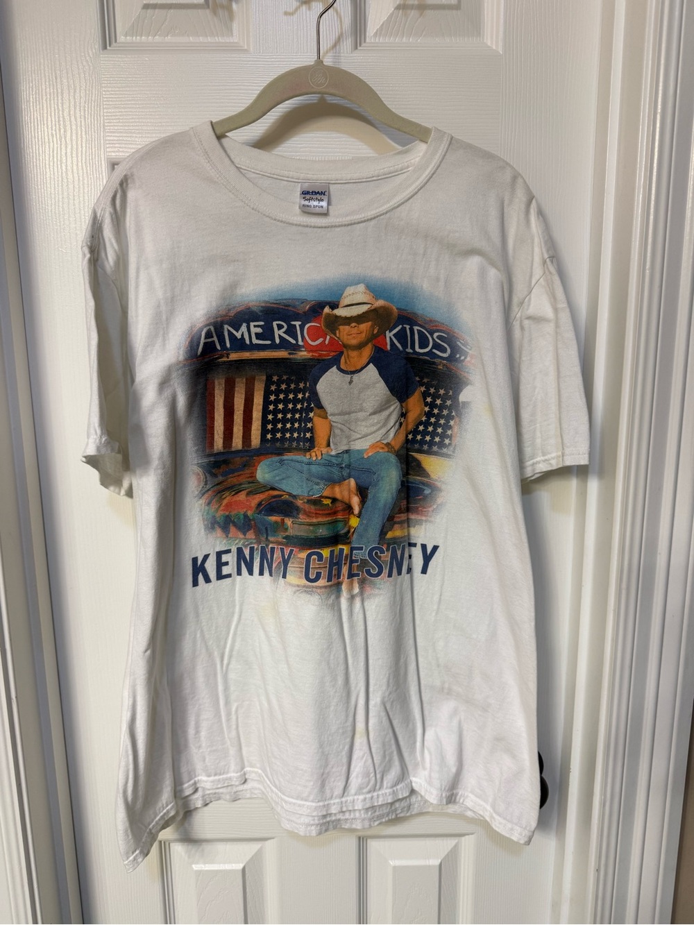 Gildan White Kenny Chesney Concert Tee